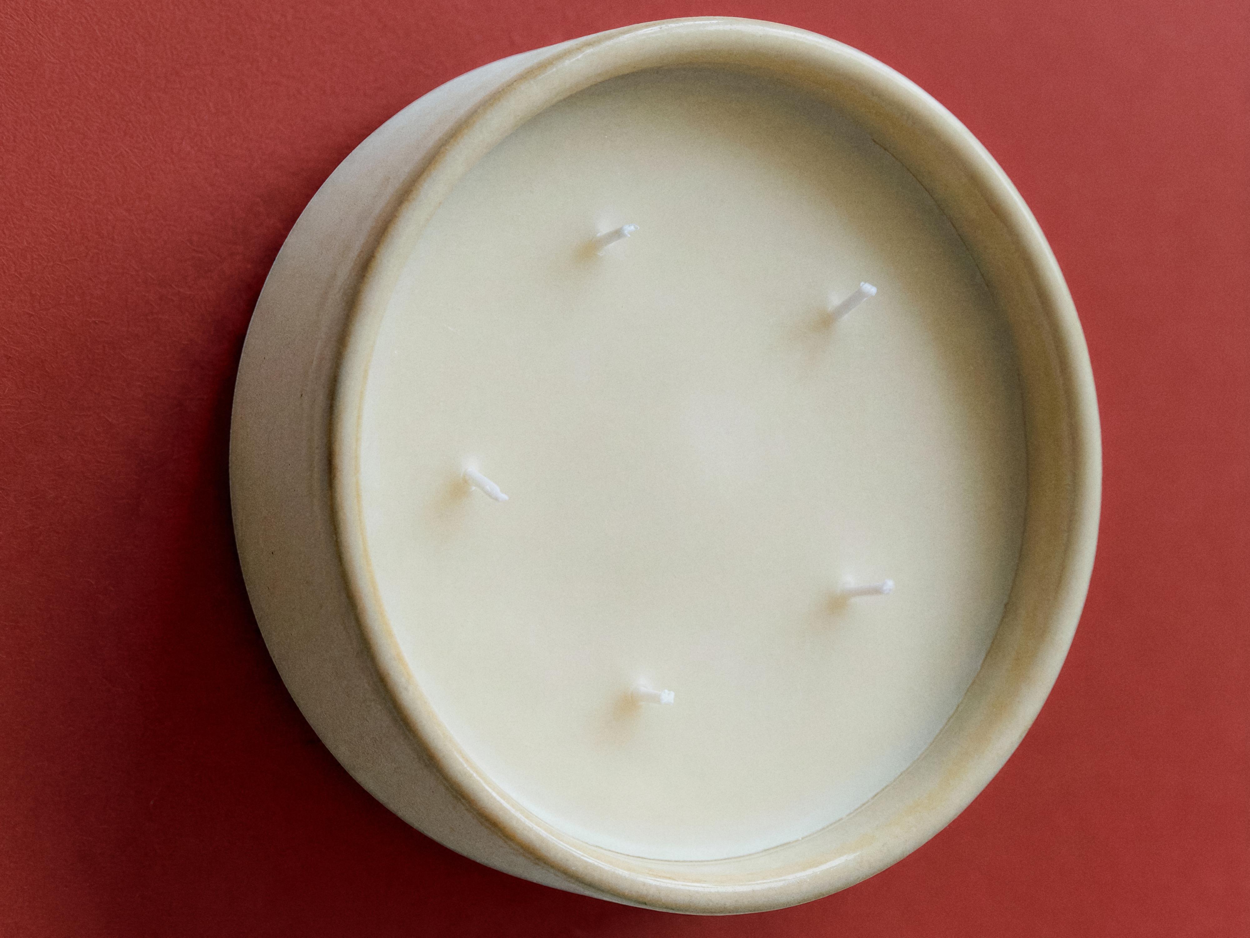 (700 G) SALTY BUTTER CROISSANT SCENTED CANDLE — TYEAMARILLO