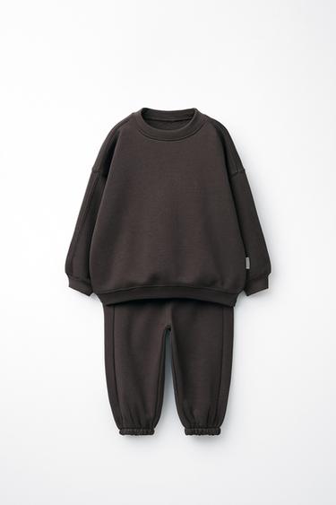 CONJUNTO JOGGING SUDADERA Y PANTALÓN JOGGER BÁSICO ETIQUETA - Burdeos oscuro de Zara