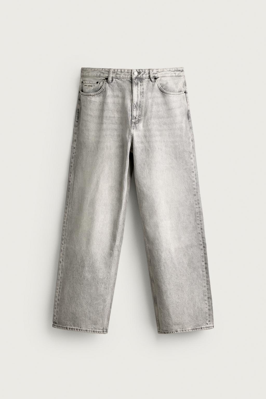 LOOSE-FIT JEANS