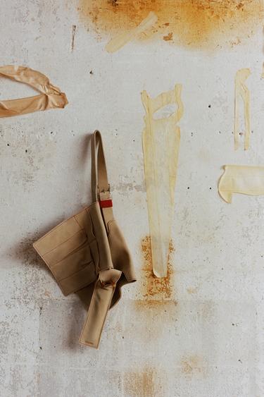 LEATHER CARPENTER BELT - Beige by Zara