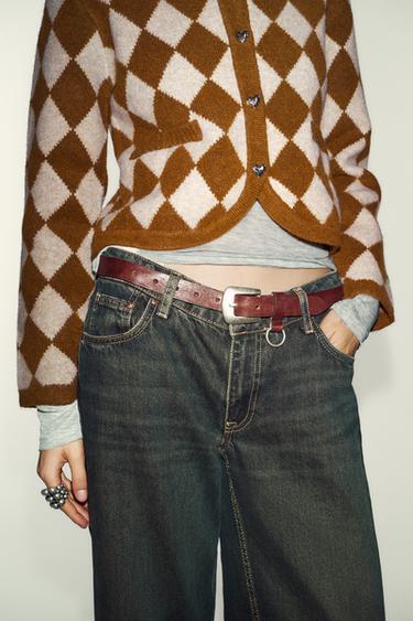 GILET EN MAILLE JACQUARD À LOSANGES - Marron / Écru de Zara - Image 2