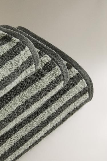 BATH TOWEL WITH COLOURED STRIPES - Greens by Zara - Image 1