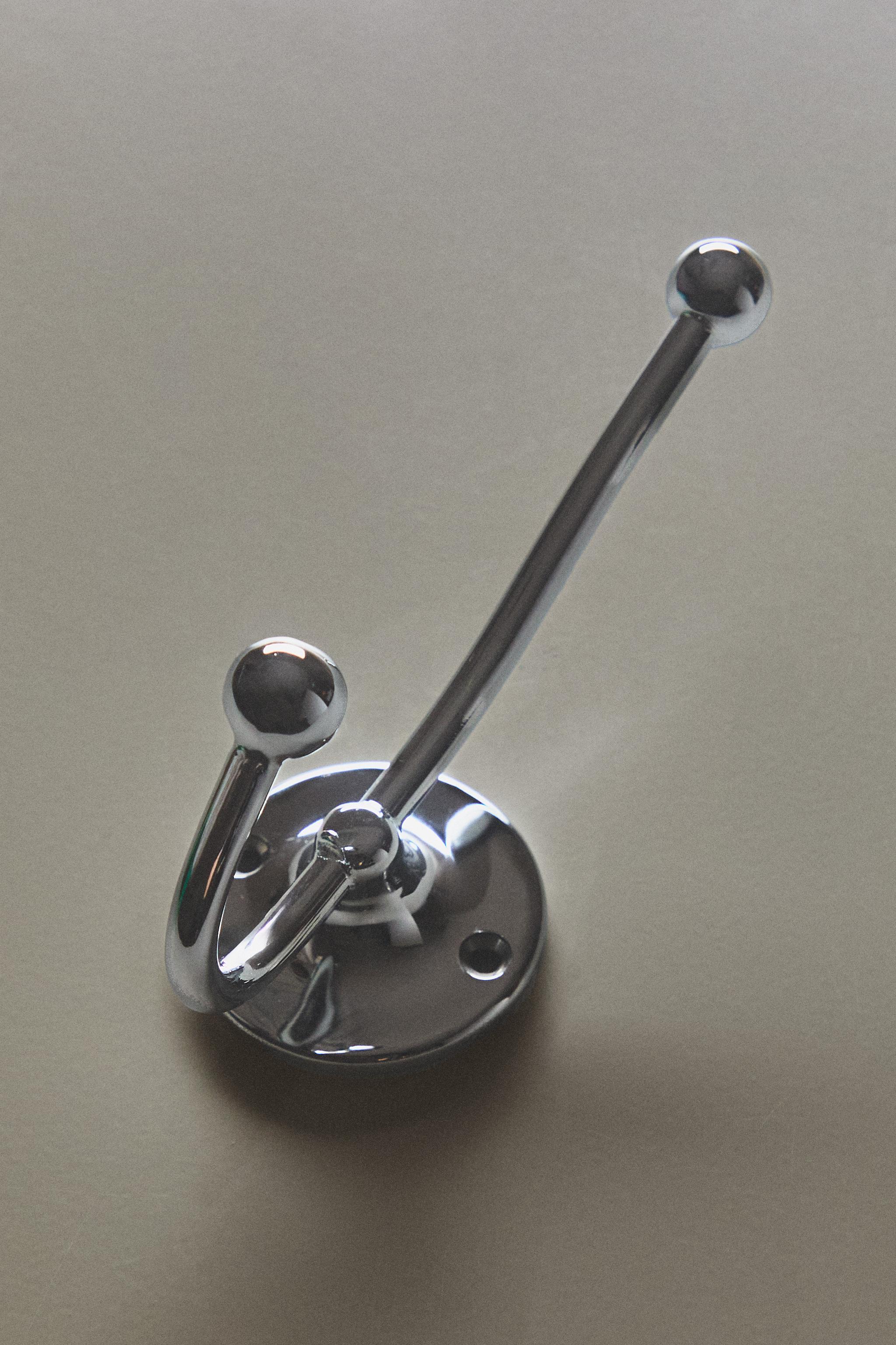 POLISHED METAL HOOK — Silver