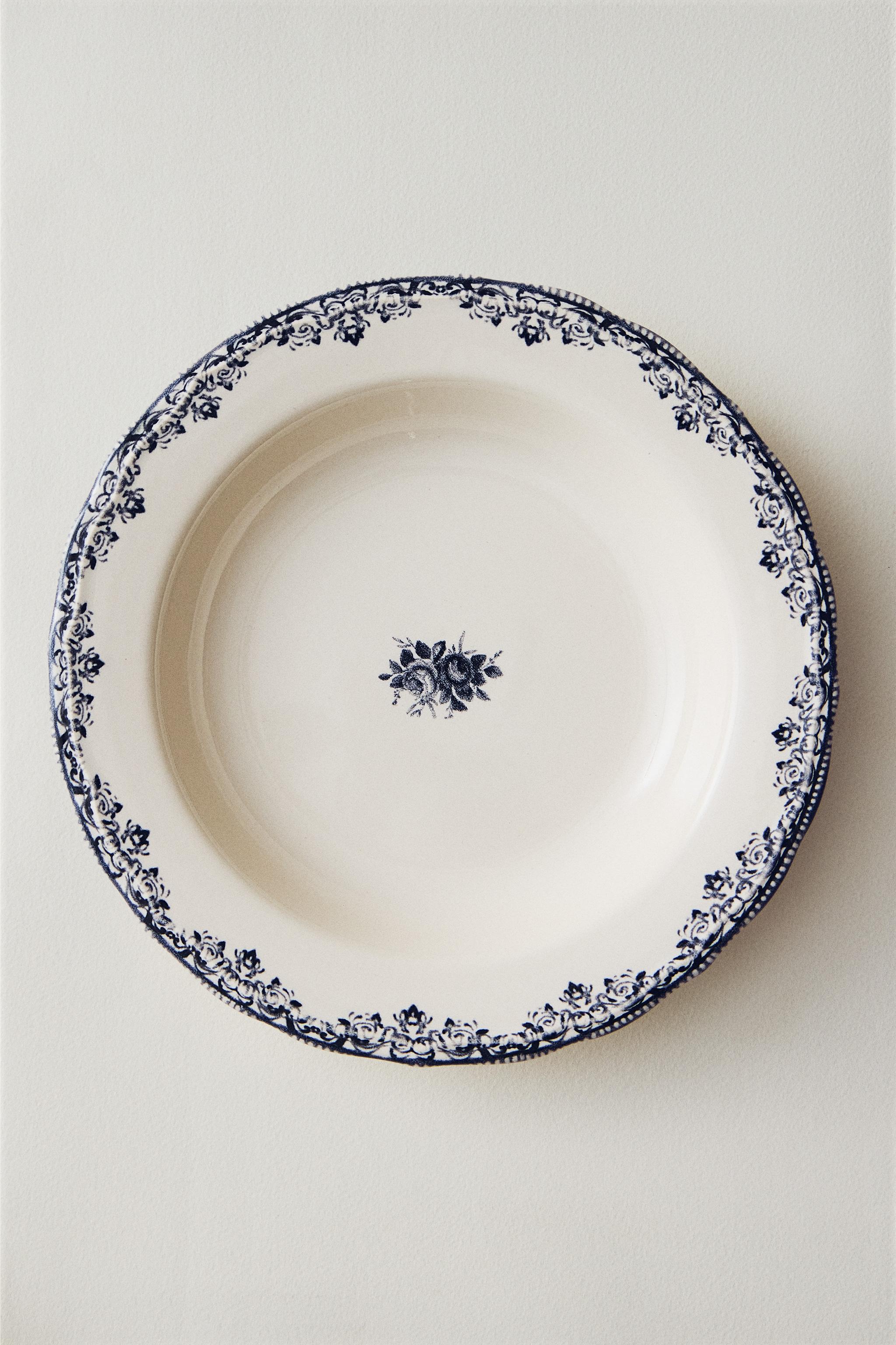ASSIETTE CREUSE À MOTIF PLACÉ