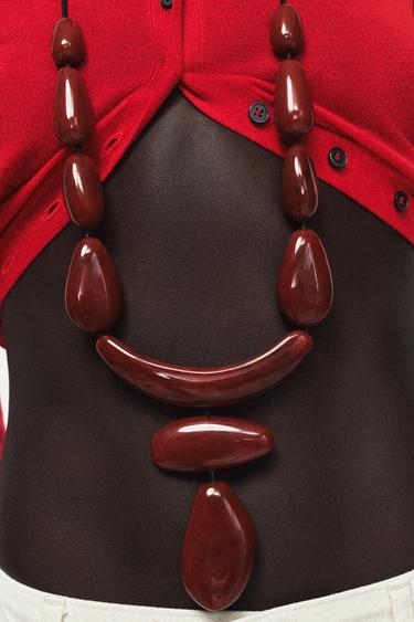 MIXED RESIN BALL NECKLACE - Red by Zara