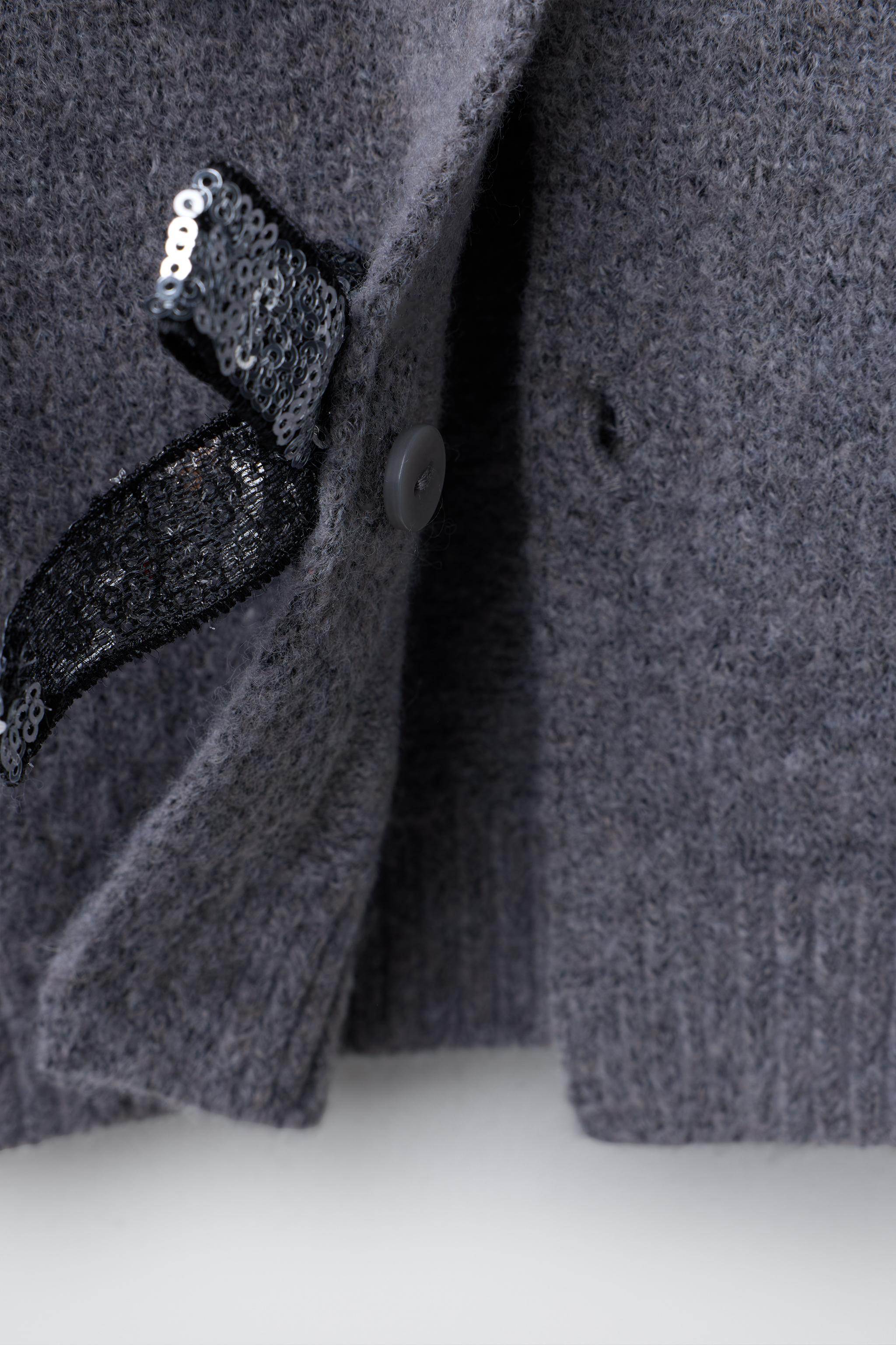 GILET EN MAILLE COL V NŒUDS BRILLANTS