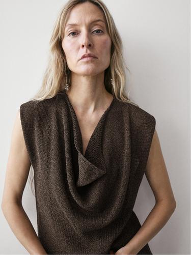 Top asimétrico cuello drapeado - Chocolate de Zara