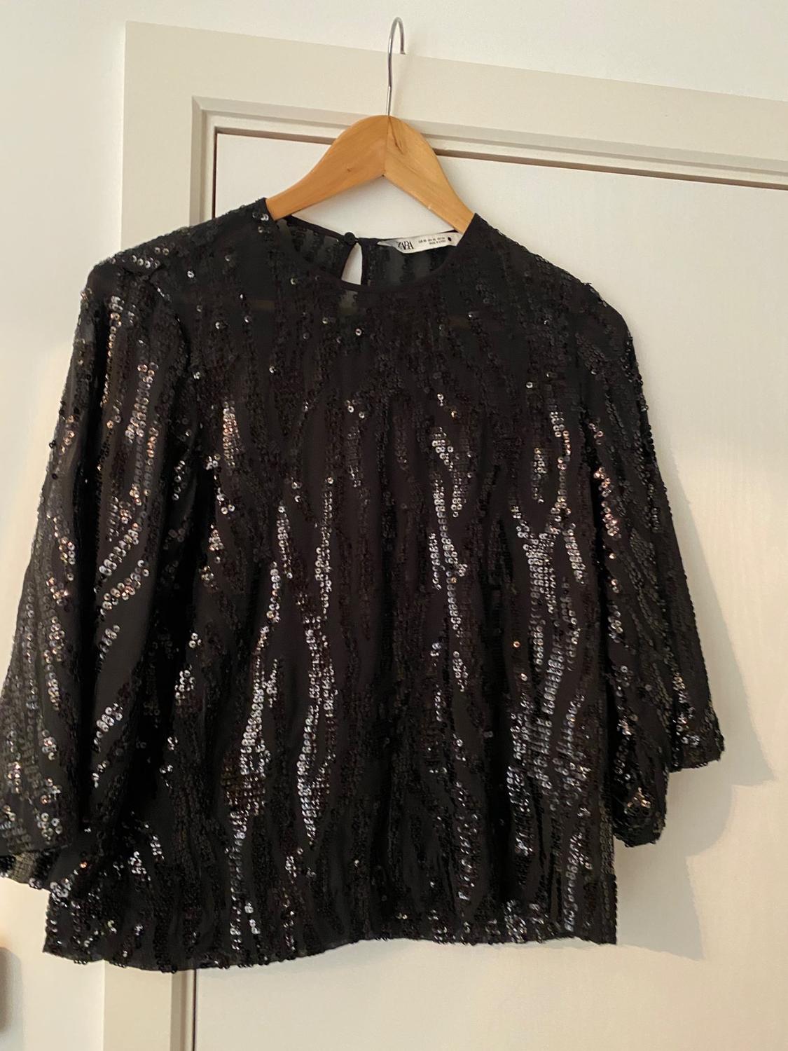 SEQUINNED TOP