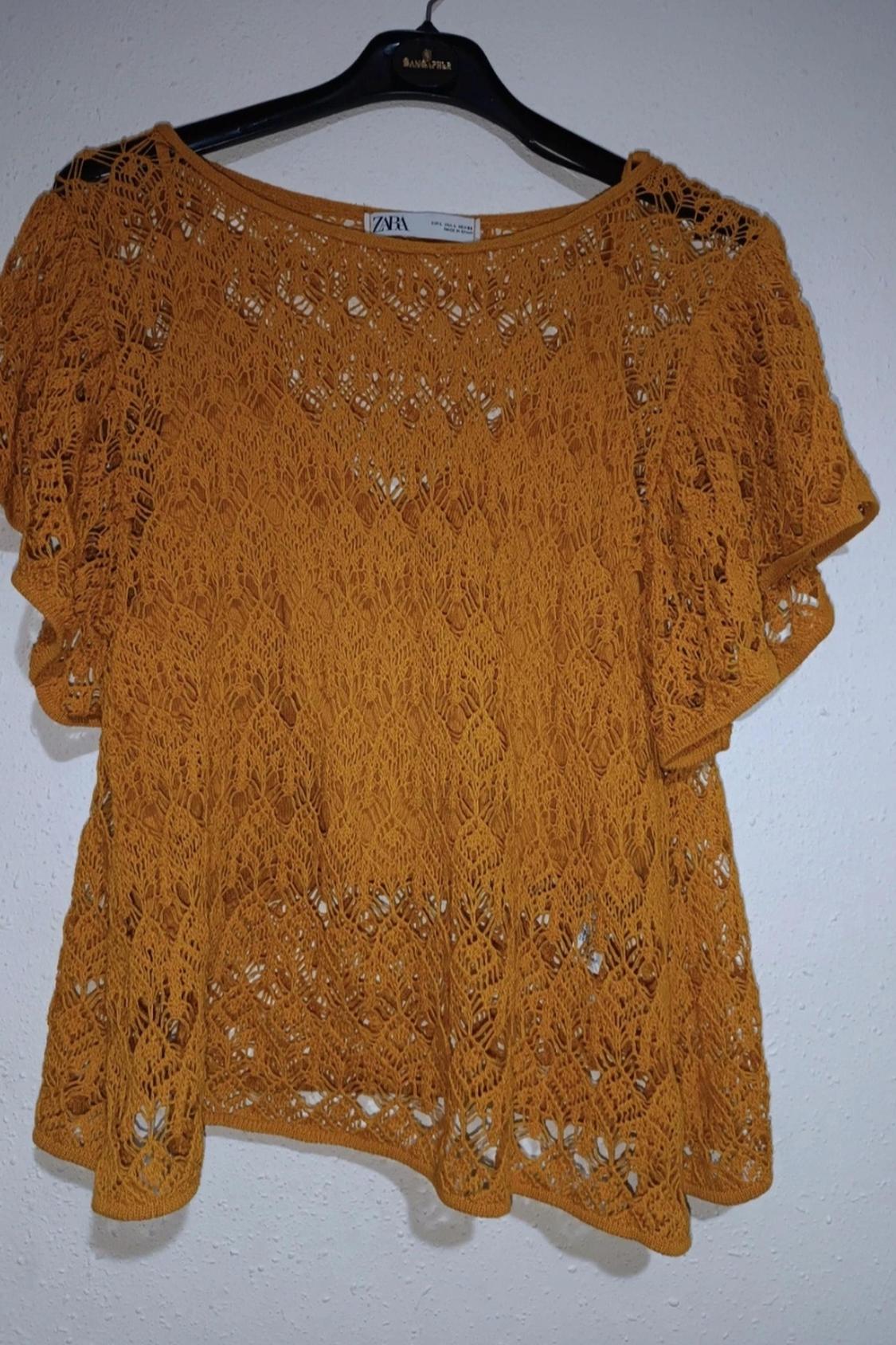 POINTELLE TOP WITH RUFFLED SLEEVES