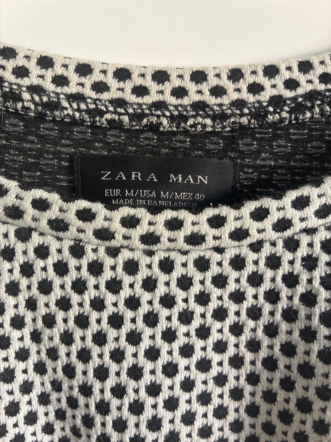 MAGLIA JACQUARD BIANCA E NERA MANICHE CORTE CON RISVOLTO - Image 3