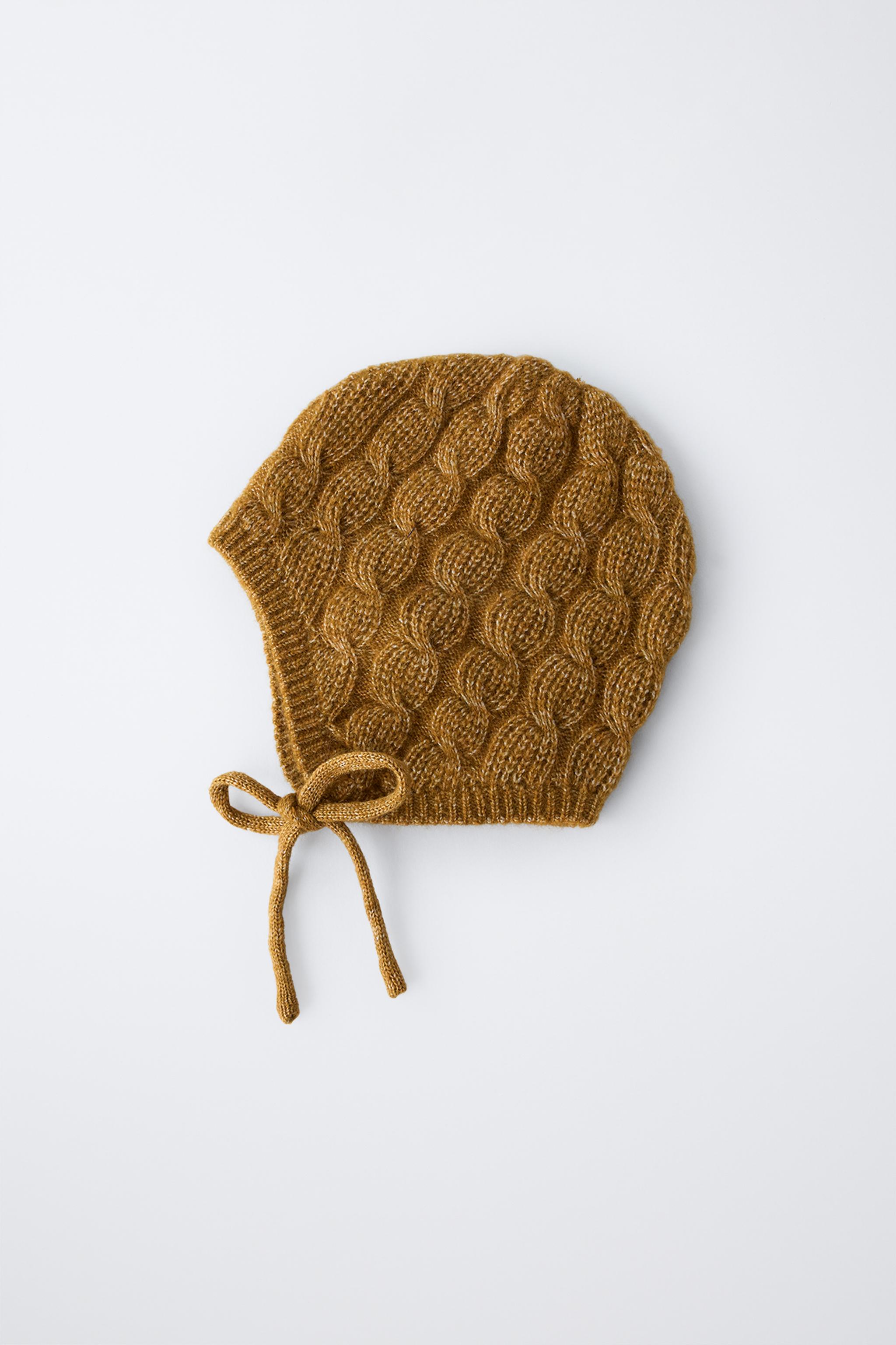 BONNET EN MAILLE À TORSADES