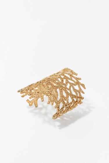 CORAL BANGLE BRACELET - Golden by Zara