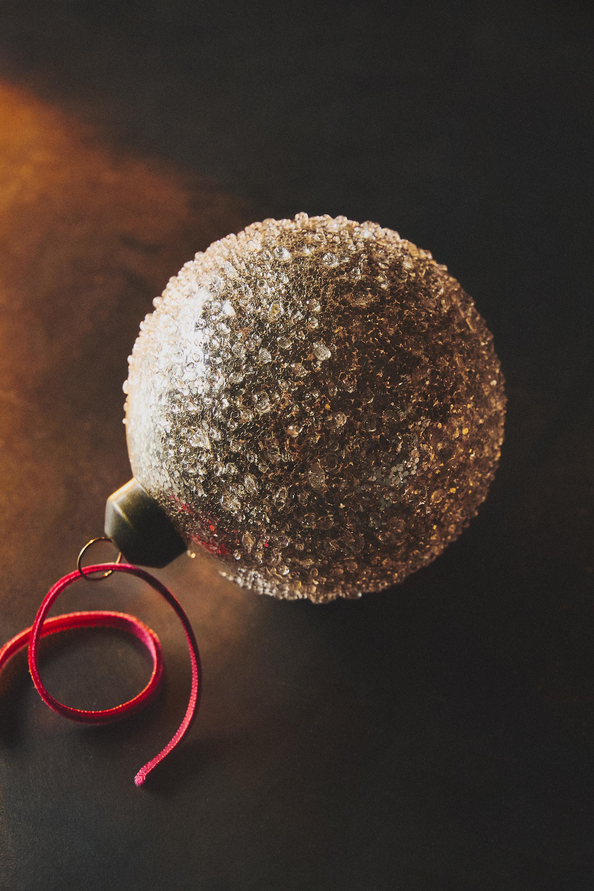 GLITTERY BALL CHRISTMAS TREE ORNAMENT