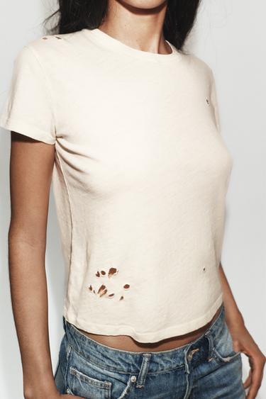 T-SHIRT DÉCHIRURES MANCHES COURTES - Écru de Zara - Image 2