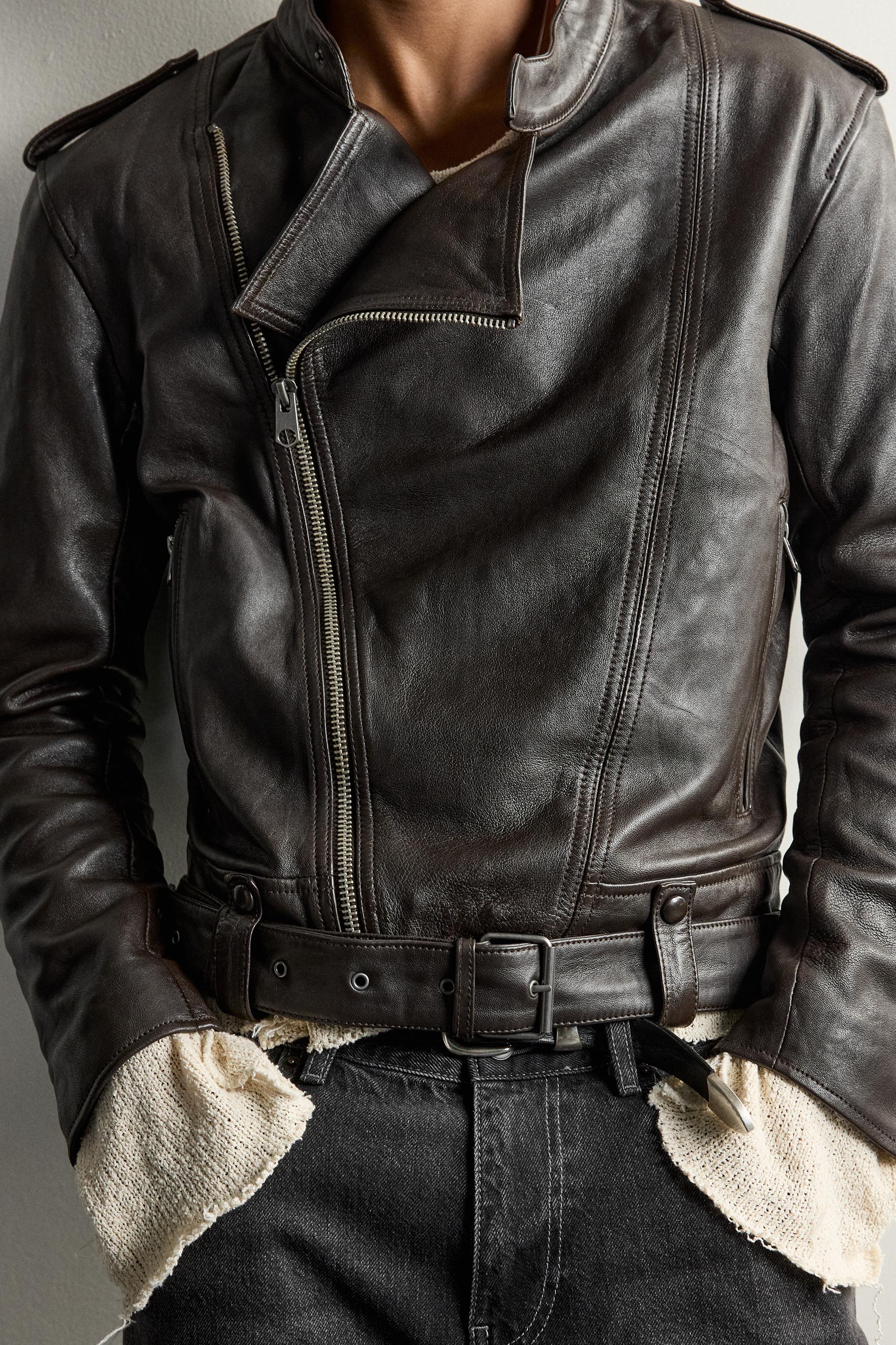 BLOUSON BIKER EN CUIR COUPE CROPPED