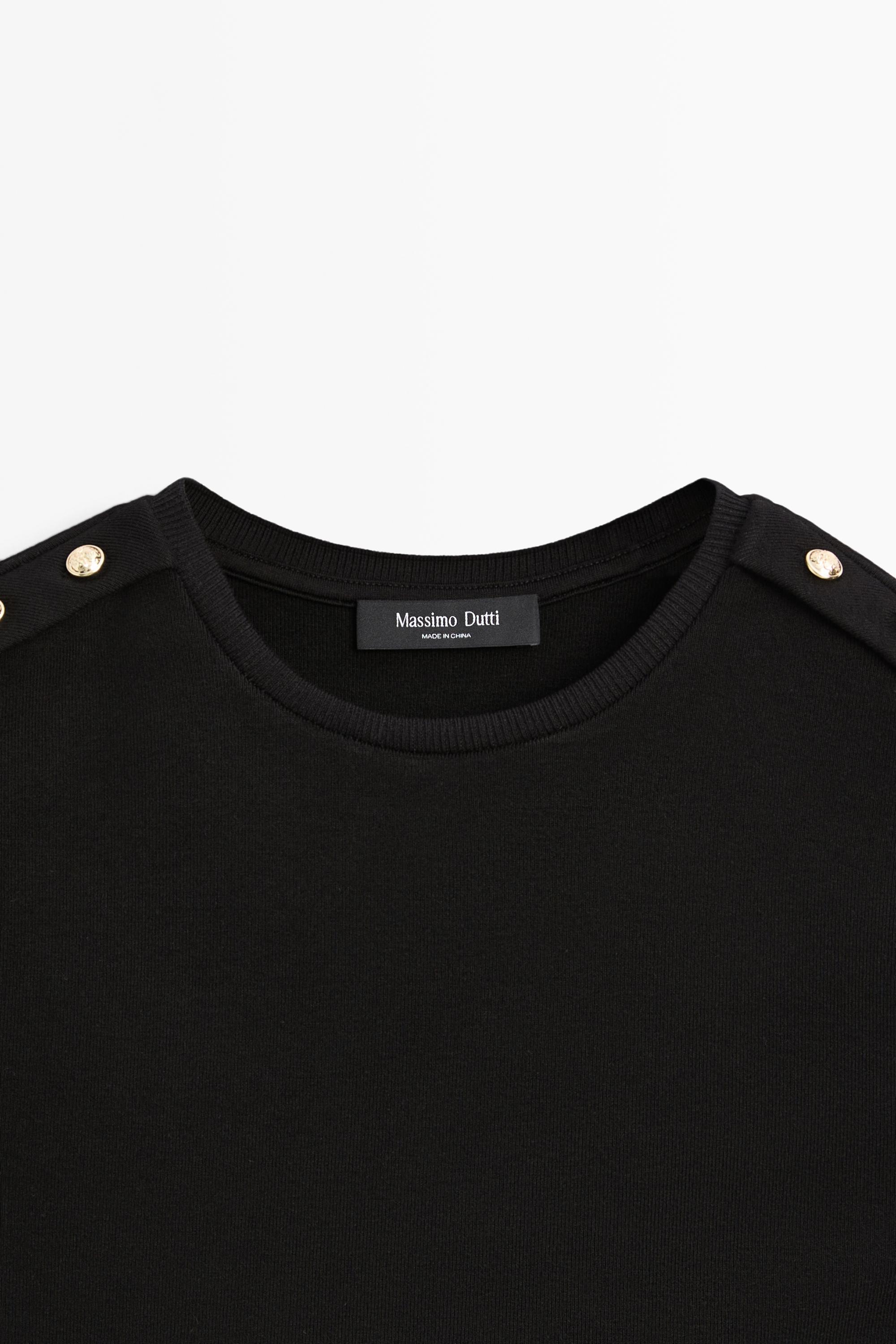 Drop sleeve T-shirt with button details
