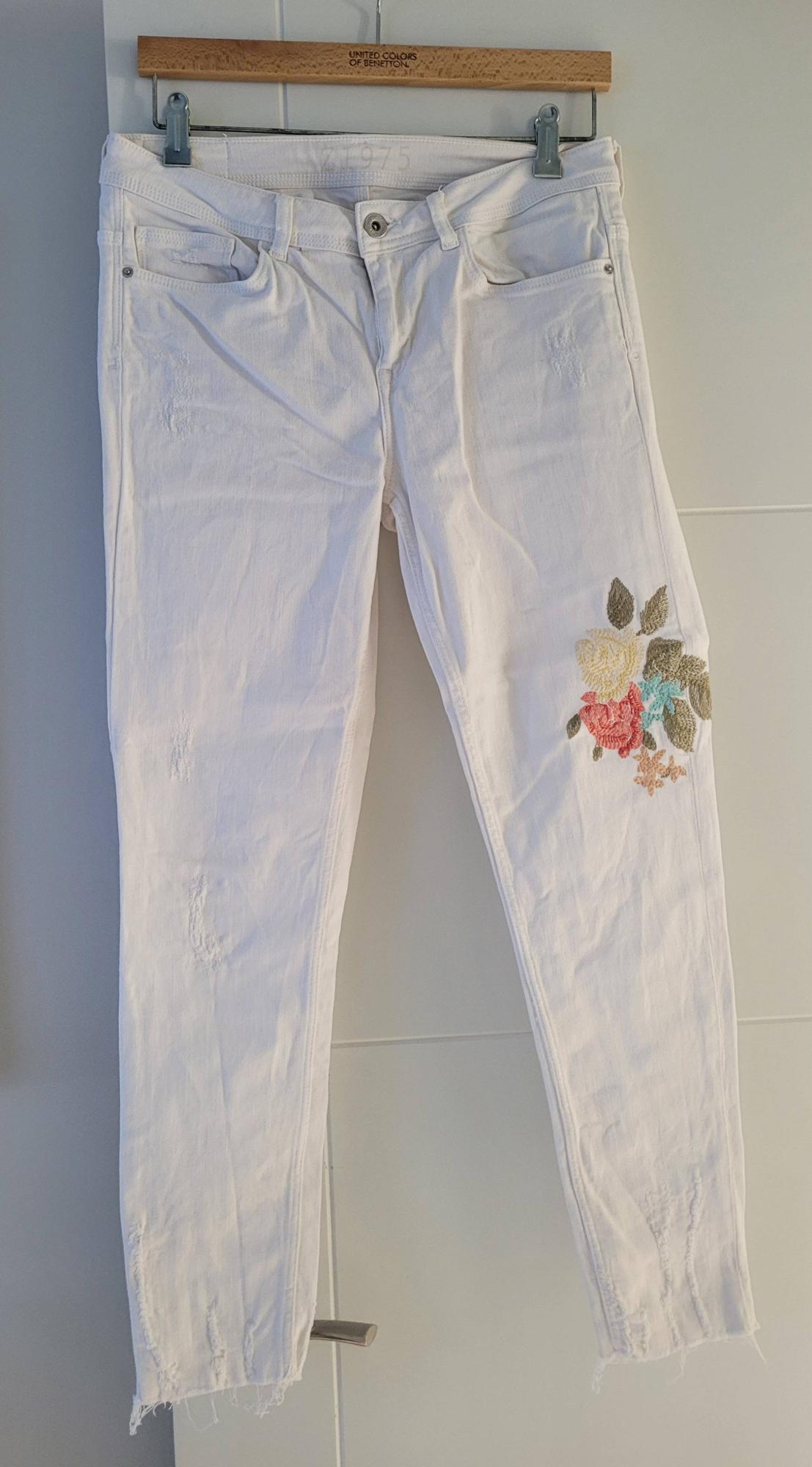 EMBROIDERED MID RISE JEANS - Image 4