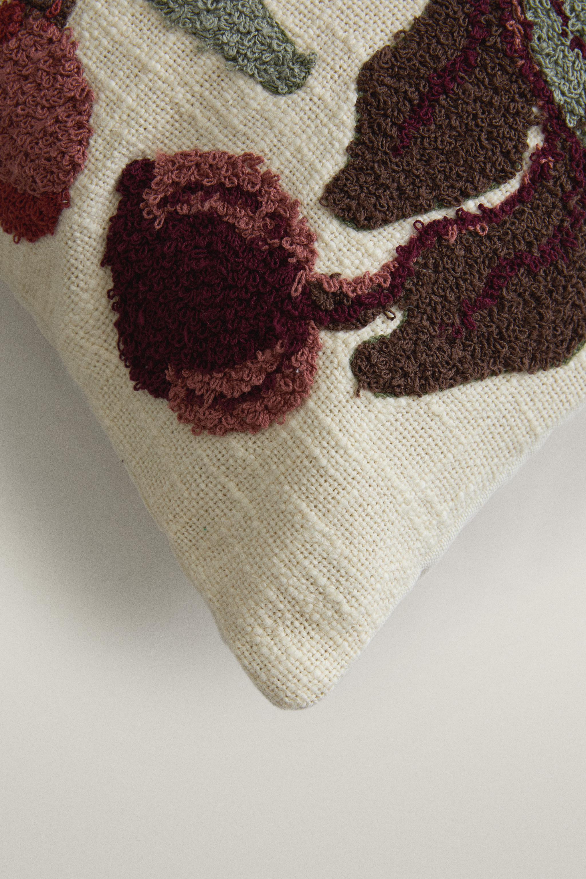 TUFTED FLORAL THROW PILLOW COVER — Pink