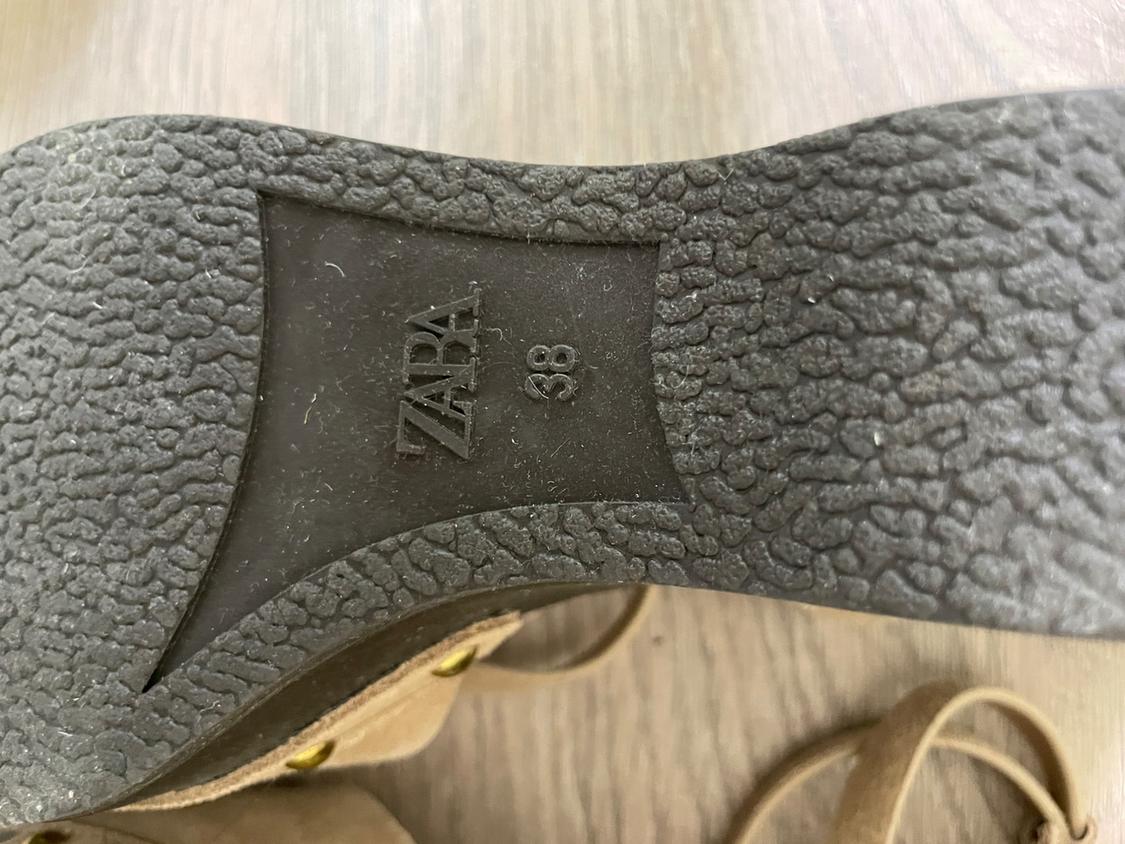STUDDED SUEDE WEDGE SANDALS. NEW WITHOUT TAGS. NEVER WORN. - Image 6
