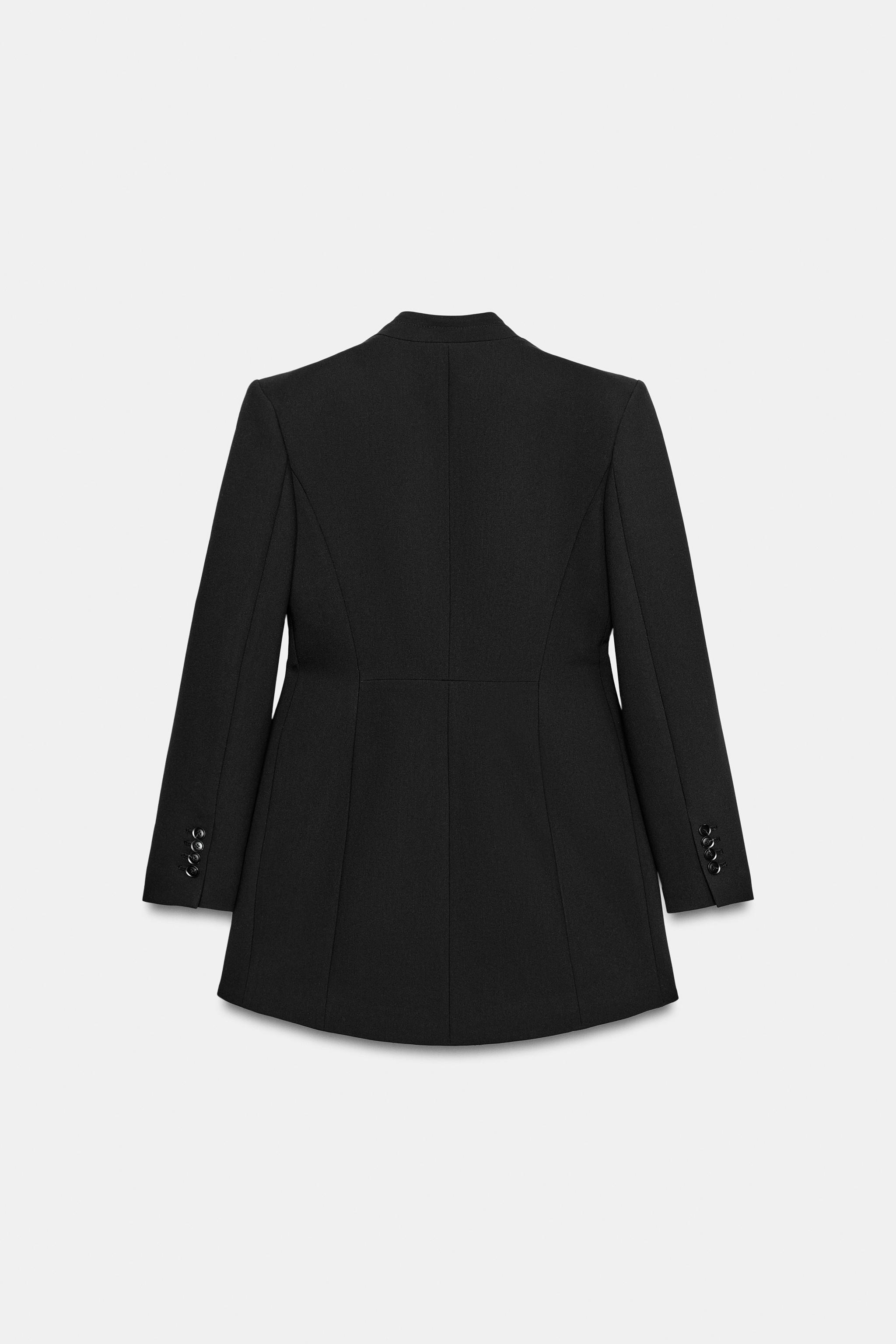 BLAZER AJUSTÉE ASYMÉTRIQUE À ÉPAULETTES