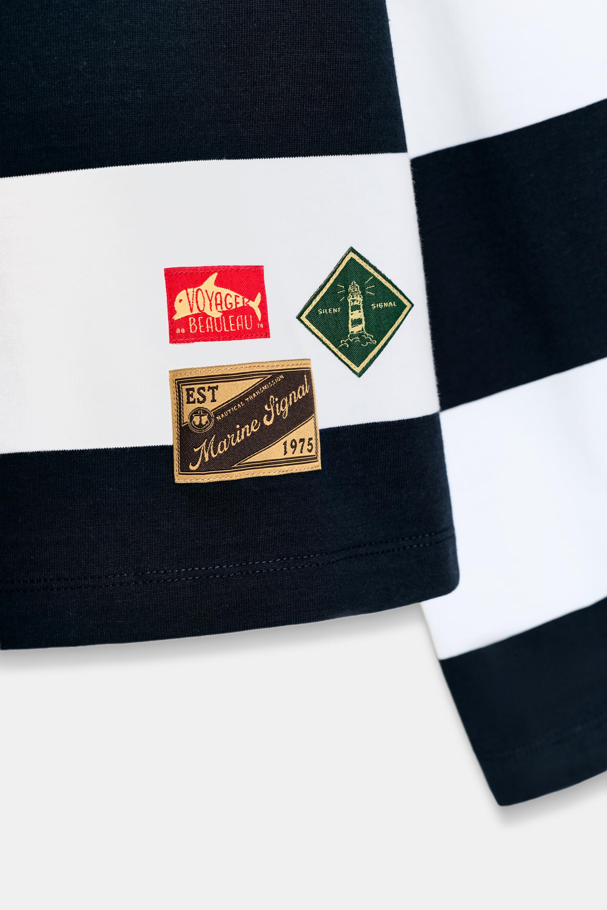 T-SHIRT À RAYURES ÉTIQUETTES