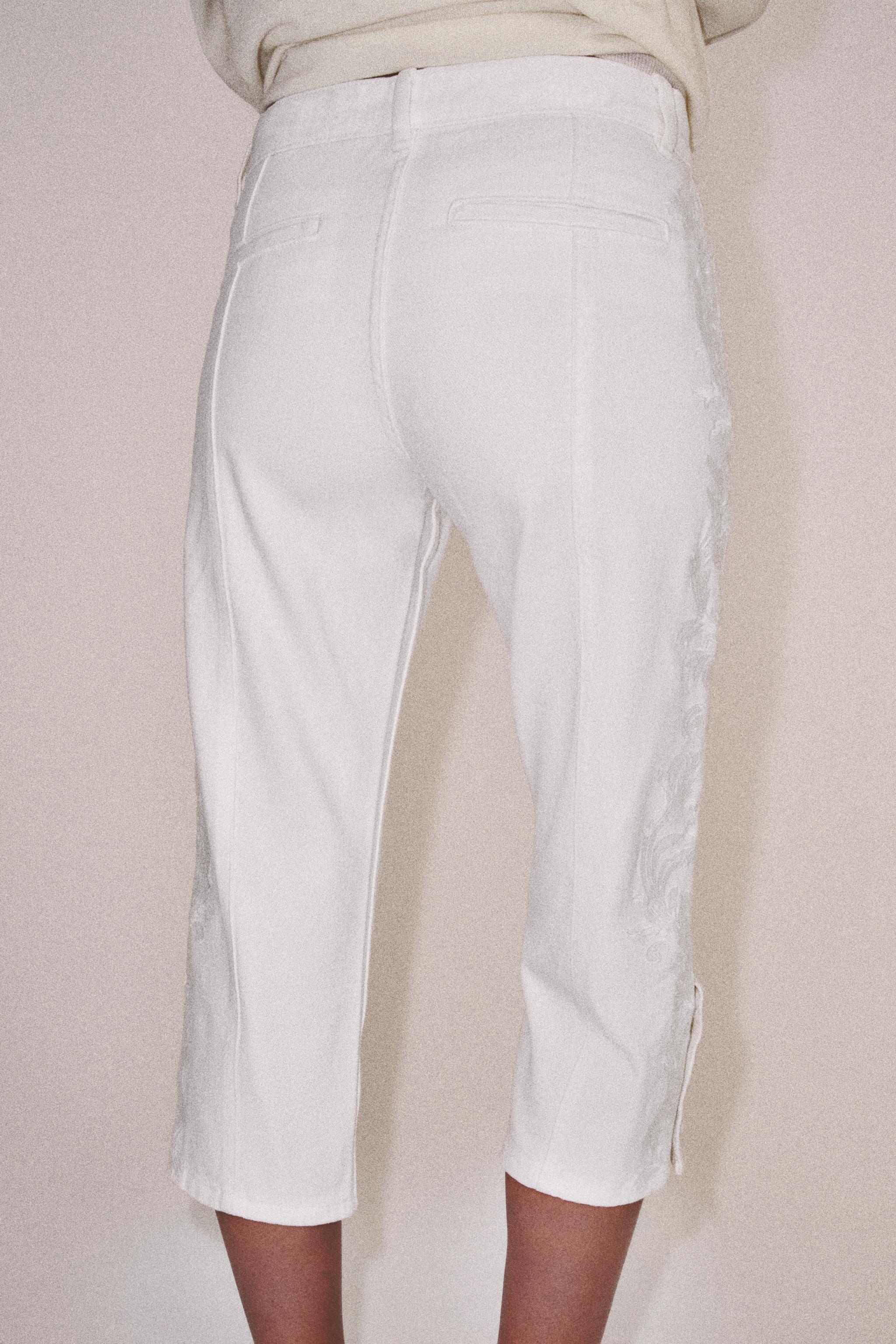ZW COLLECTION EMBROIDERED MID-RISE CAPRI JEANS