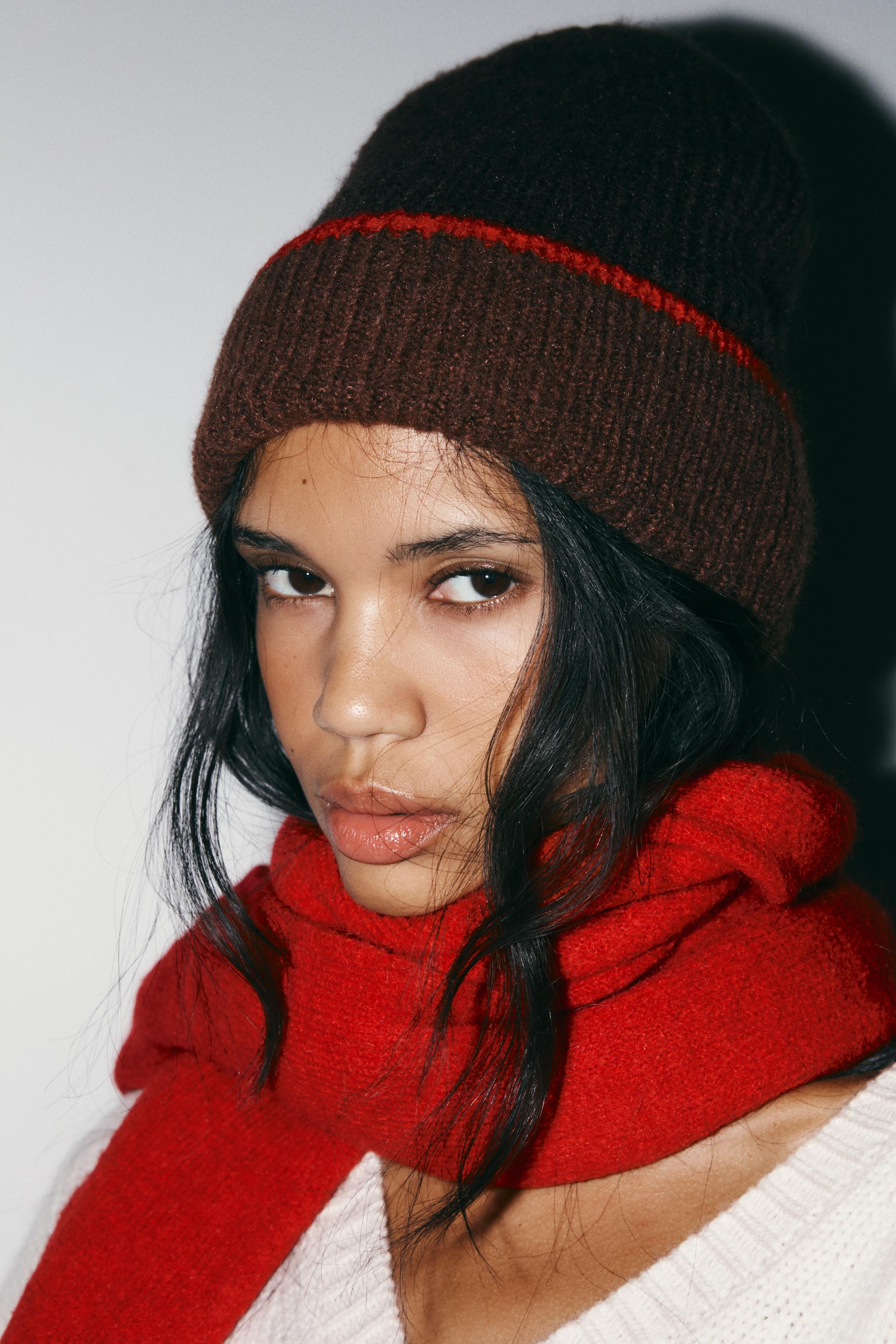 CONTRAST CUFF BEANIE