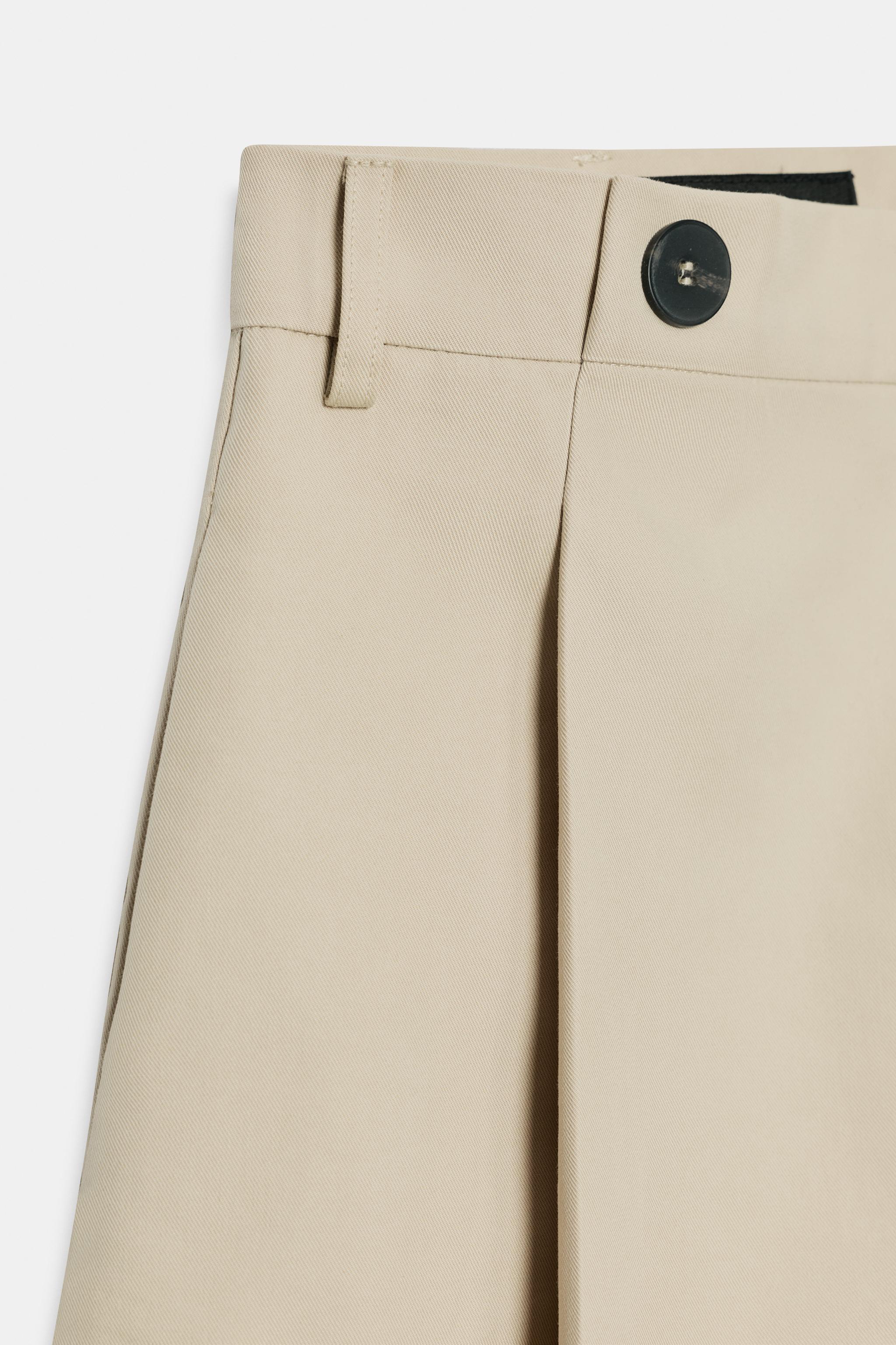 PLEATED BUTTON SHORTS