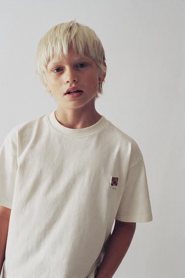 PLAIN T-SHIRT WITH PATCH APPLIQUÉ - White by Zara
