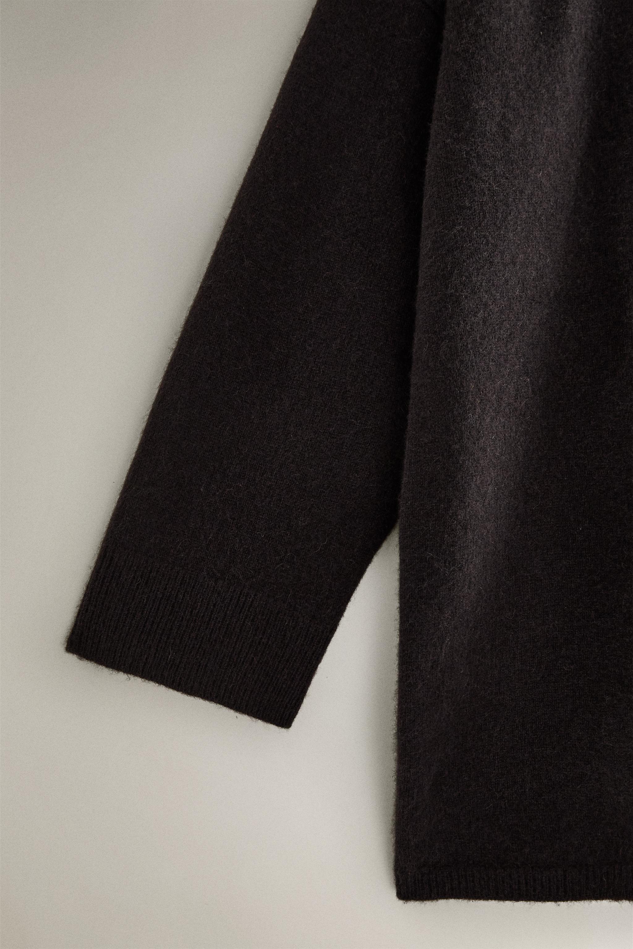 CASHMERE TURTLENECK SWEATER