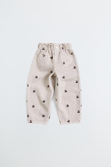 Zara BAGGY HLAČE OD KEPERA S VEZENIM TREŠNJAMA – Bež