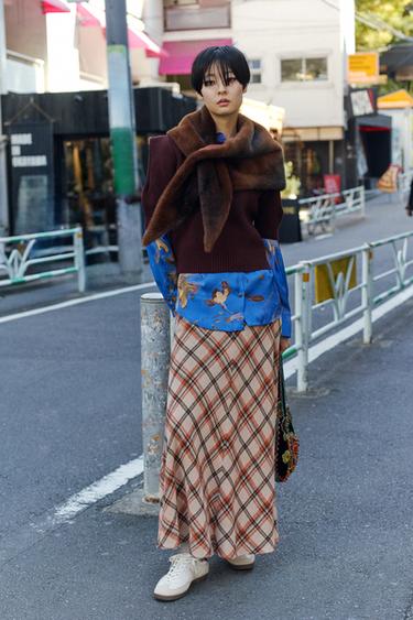 フラワープリントサテンシャツサンド/ブルーZaraのフラワープリントサテンシャツ - サンド/ブルー 