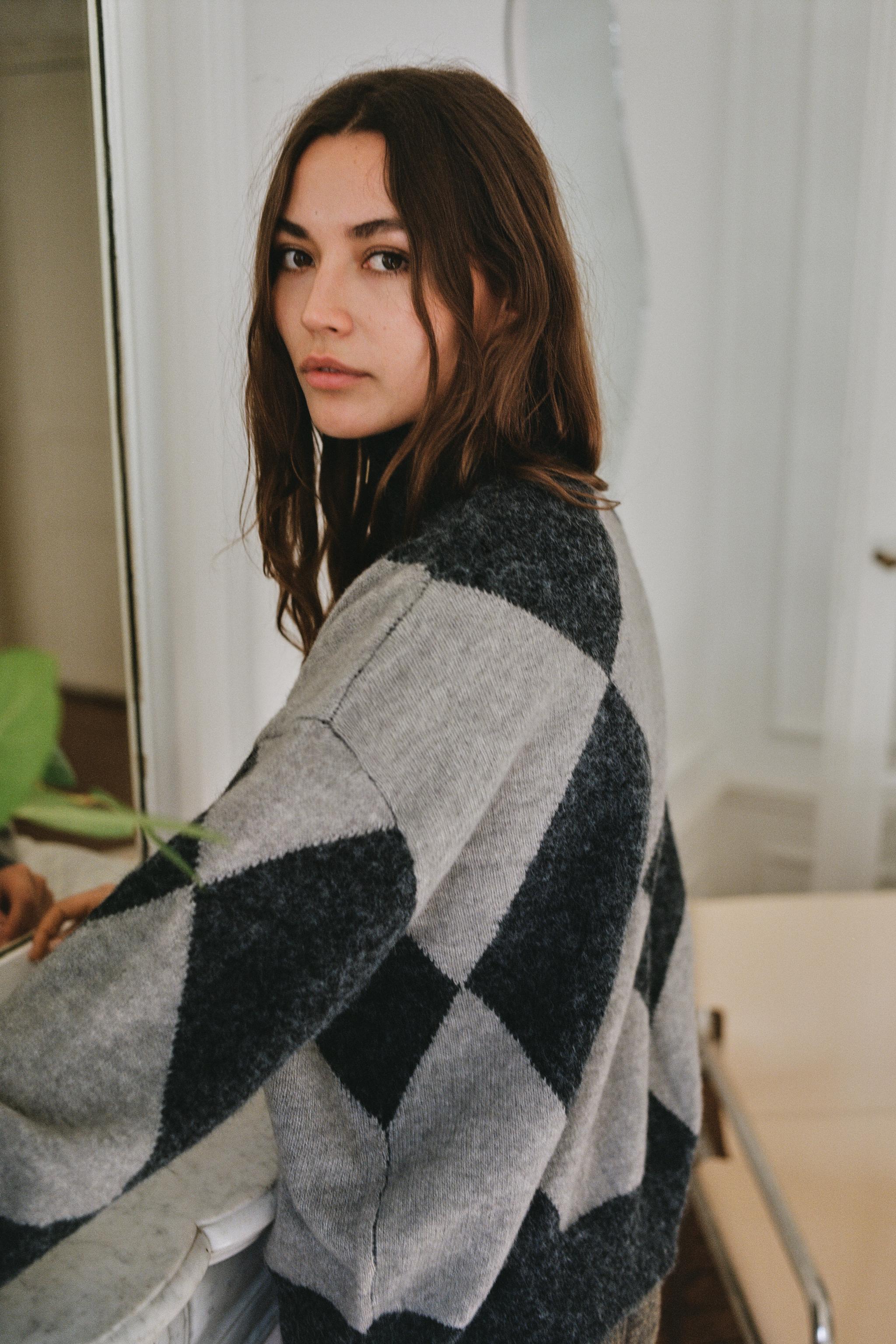 PULL EN MAILLE À LOSANGES