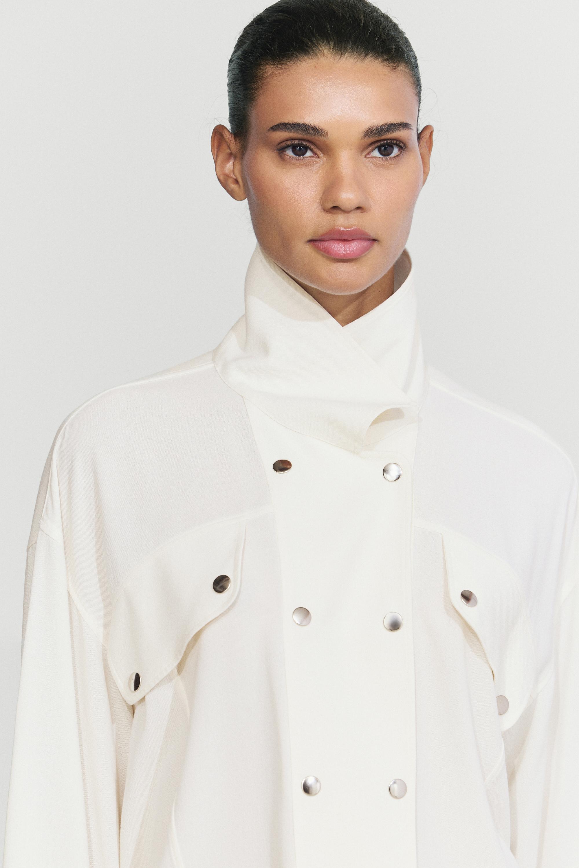 Flowing shirt with button-front detail