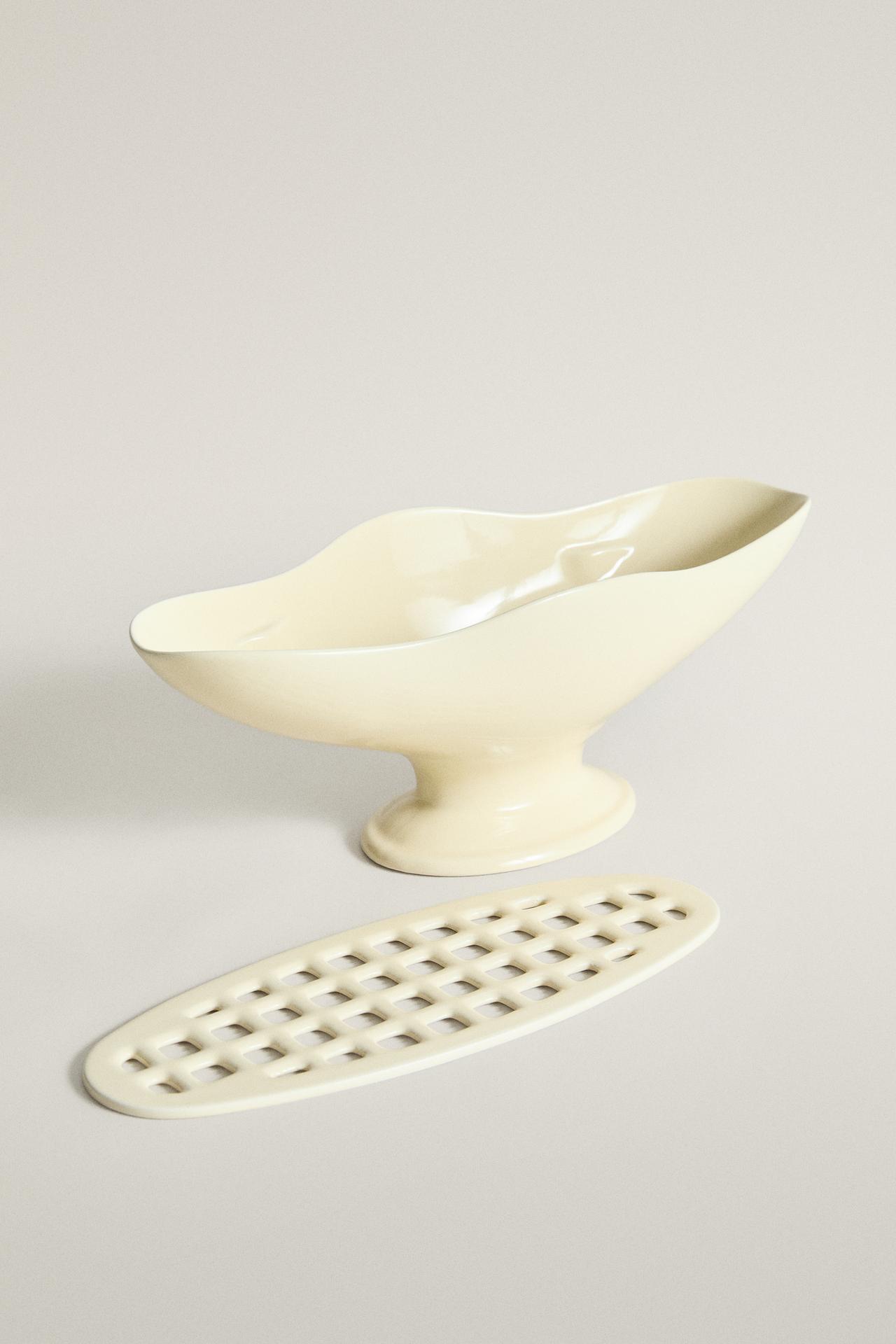 LARGE WAVY OVAL VASE | STUDIO MARY LENNOX — Butter
