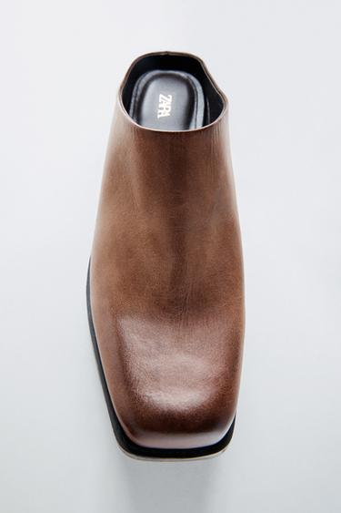 ZUECO PIEL EFECTO DESGASTADO - Tostado oscuro de Zara
