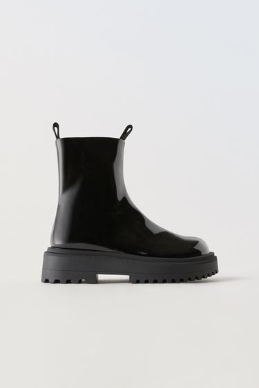 БОТИНКИ STRETCH ИЗ ЛАКИРОВАННОЙ ИСКУССТВЕННОЙ КОЖИ — Черный от Zara — изображение 0