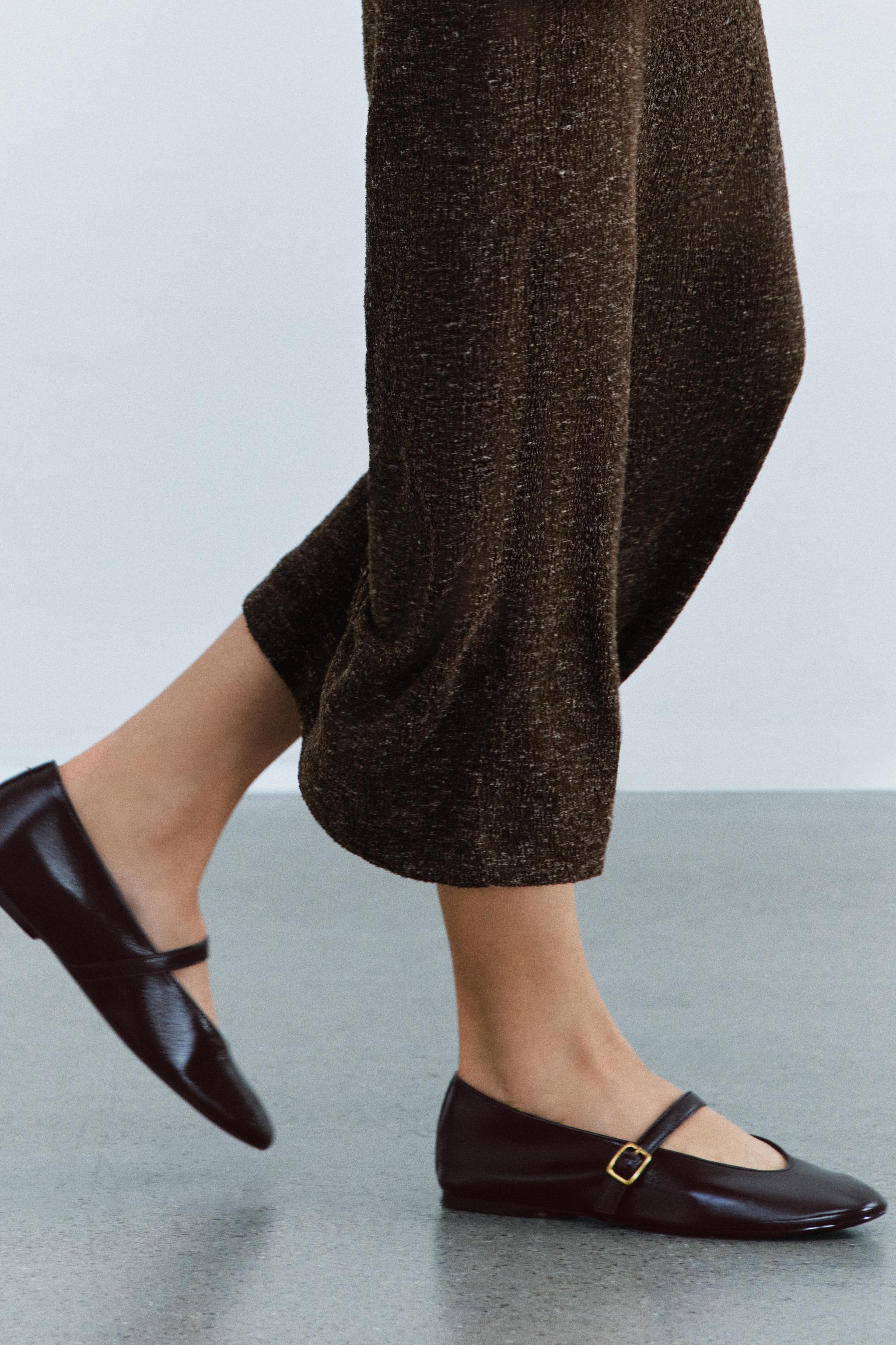 LEATHER BUCKLE BALLET FLATS