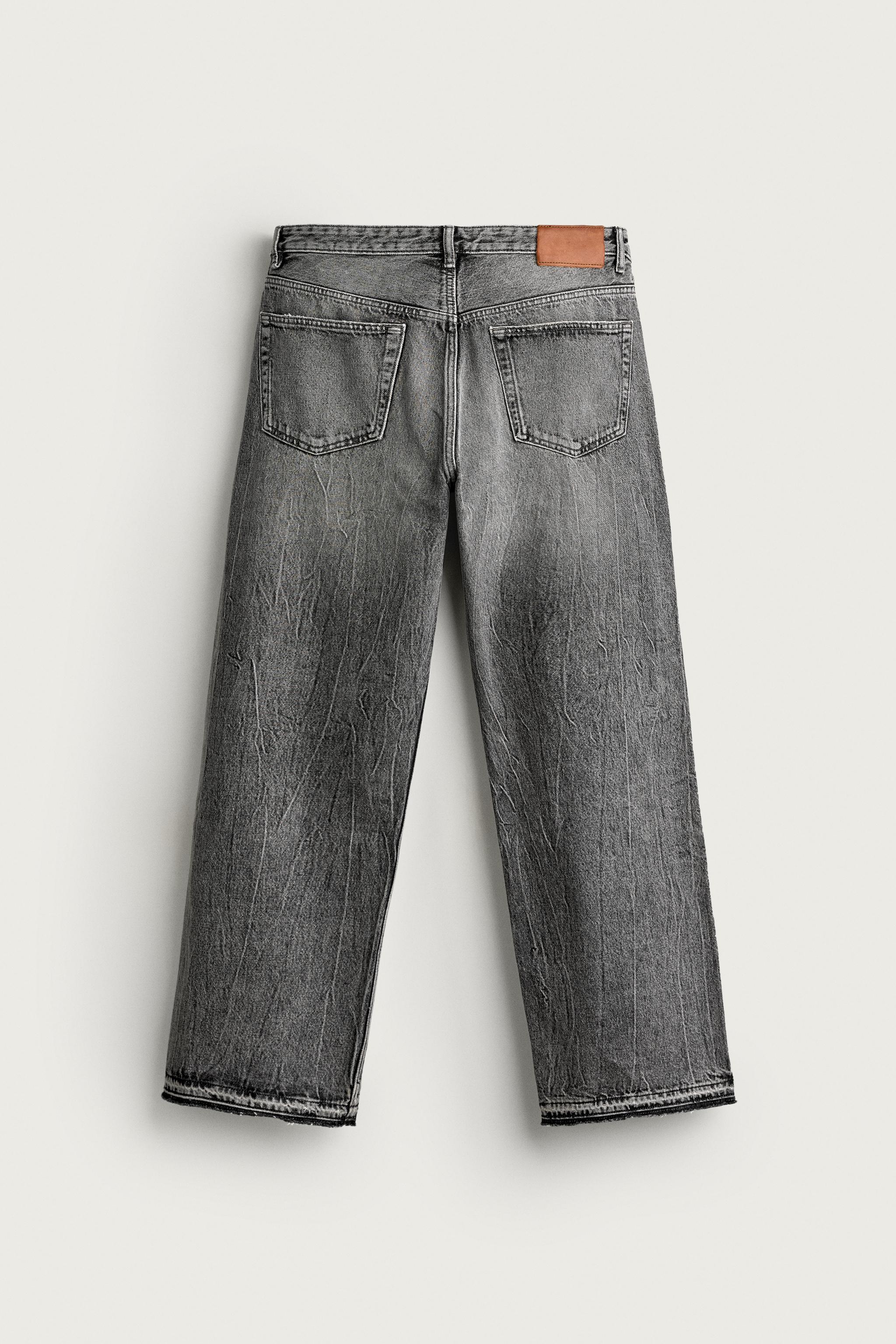 LOOSE-FIT JEANS