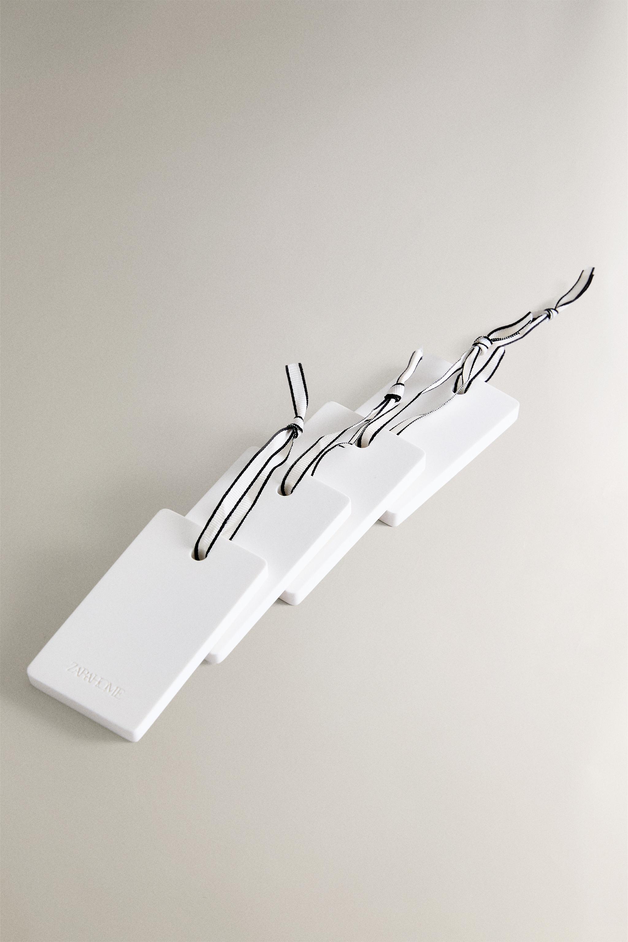 WHITE POWDERY SCENTED WARDROBE BAR PACK (PACK OF 4) — Various