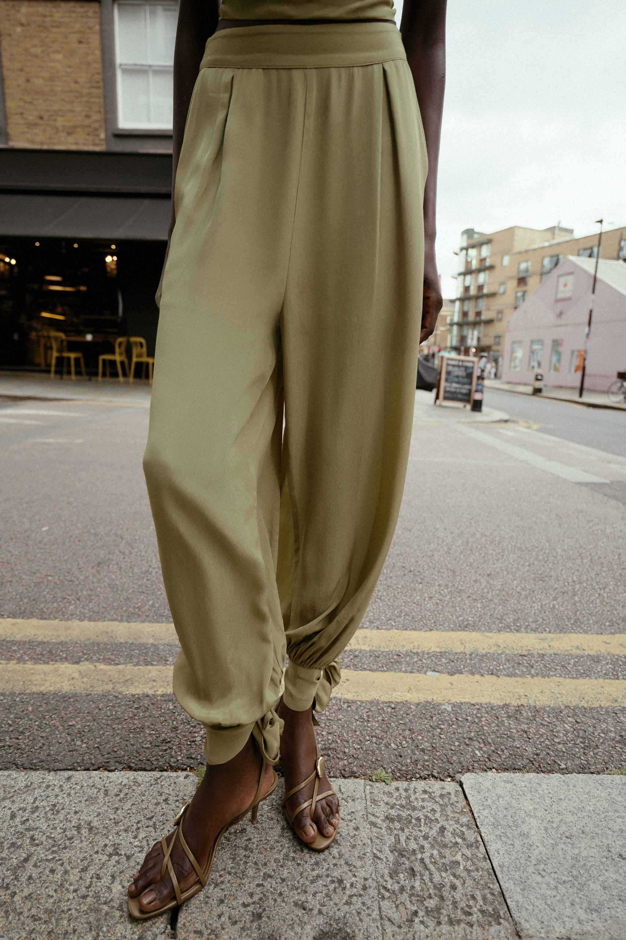 PANTALÓN BOMBACHO BAJO PUÑO Khaki claro ZARA Mexico