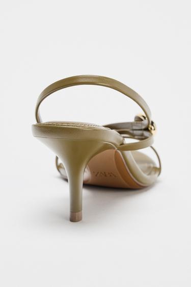 SANDALES À TALONS BRIDES ET PIÈCE MÉTALLIQUE - Vert kaki de Zara - Image 4