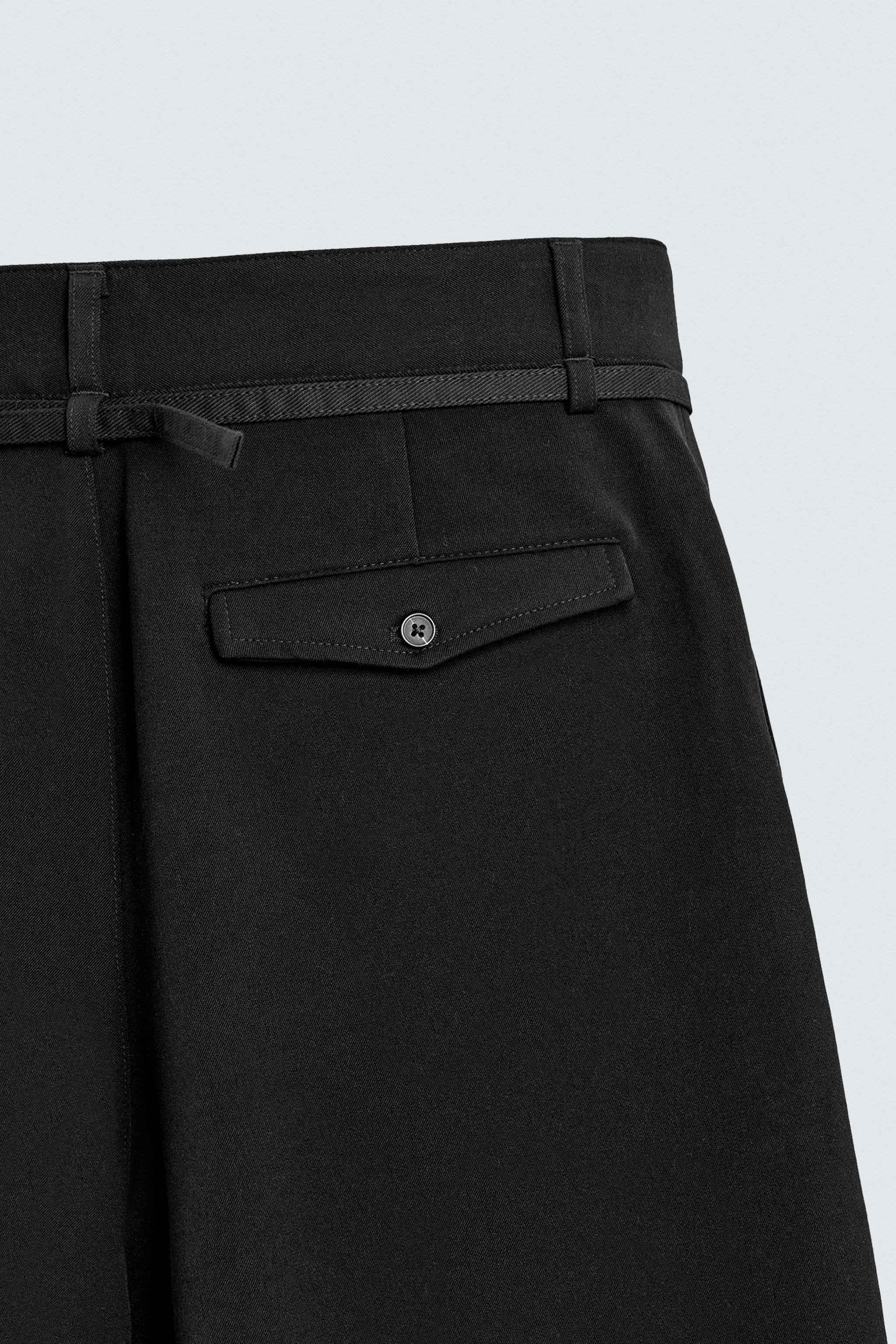 BELTED PLEATED RELAXED FIT SHORTS