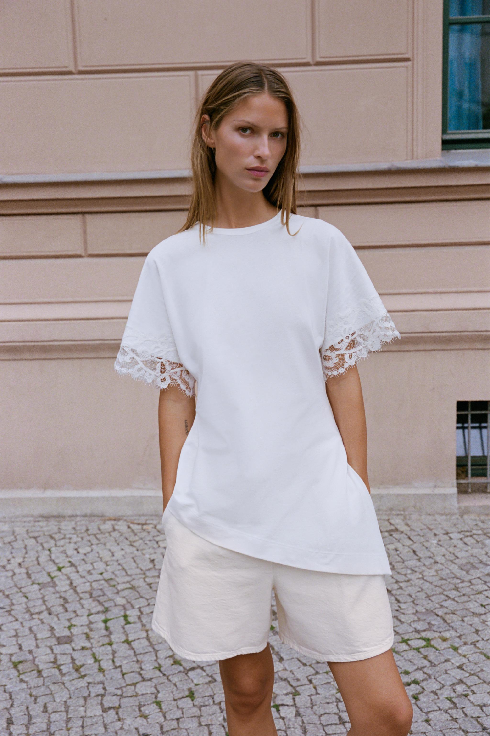 ASYMMETRIC LACE T-SHIRT