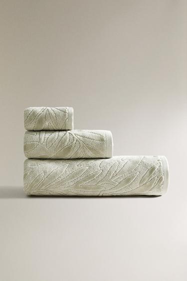 JACQUARD LEAF BATH TOWEL - أخضر الخاص بـ Zara - صورة 0