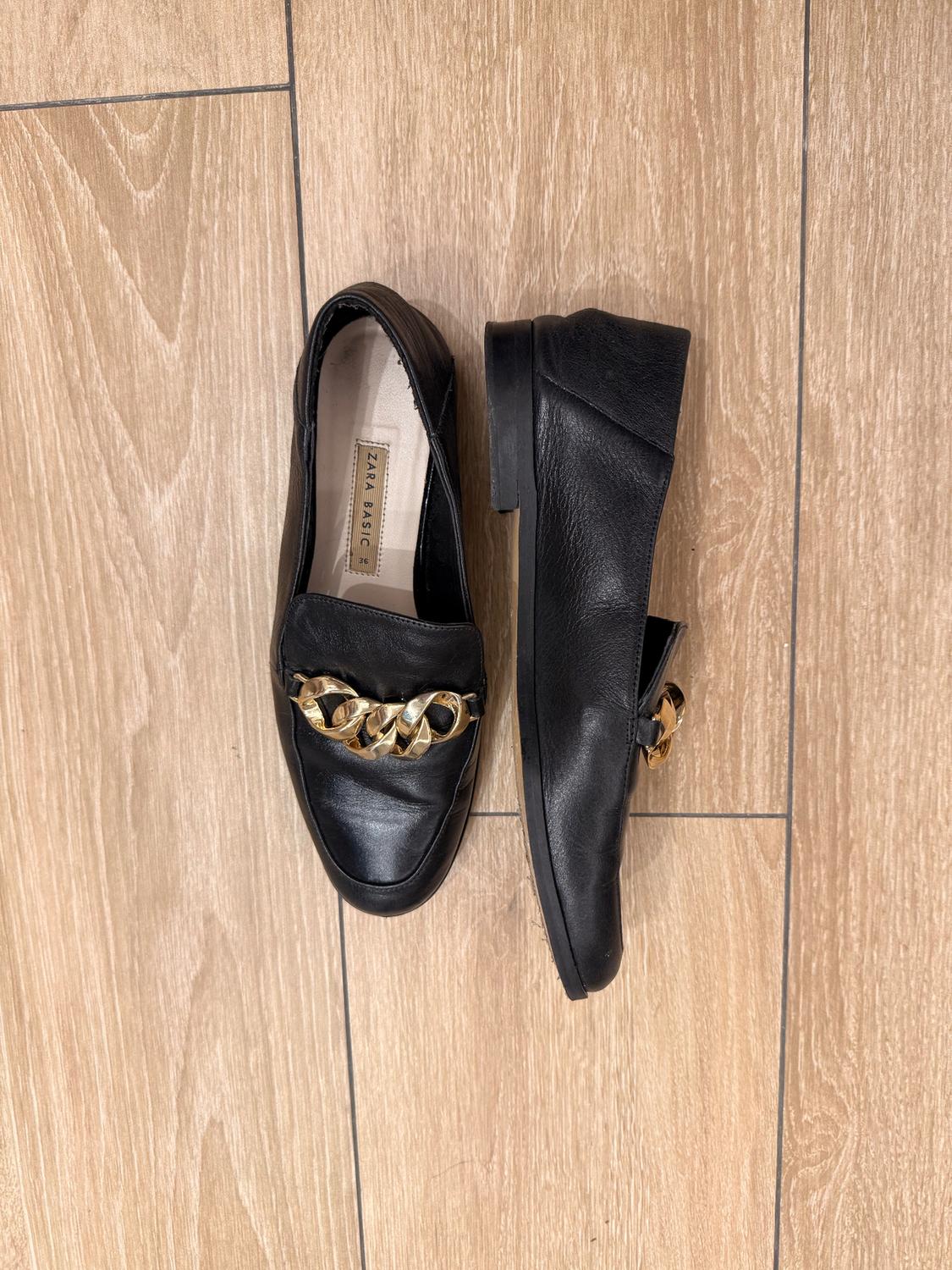 LEATHER LOAFERS WITH CHAIN DETAIL - Image 2