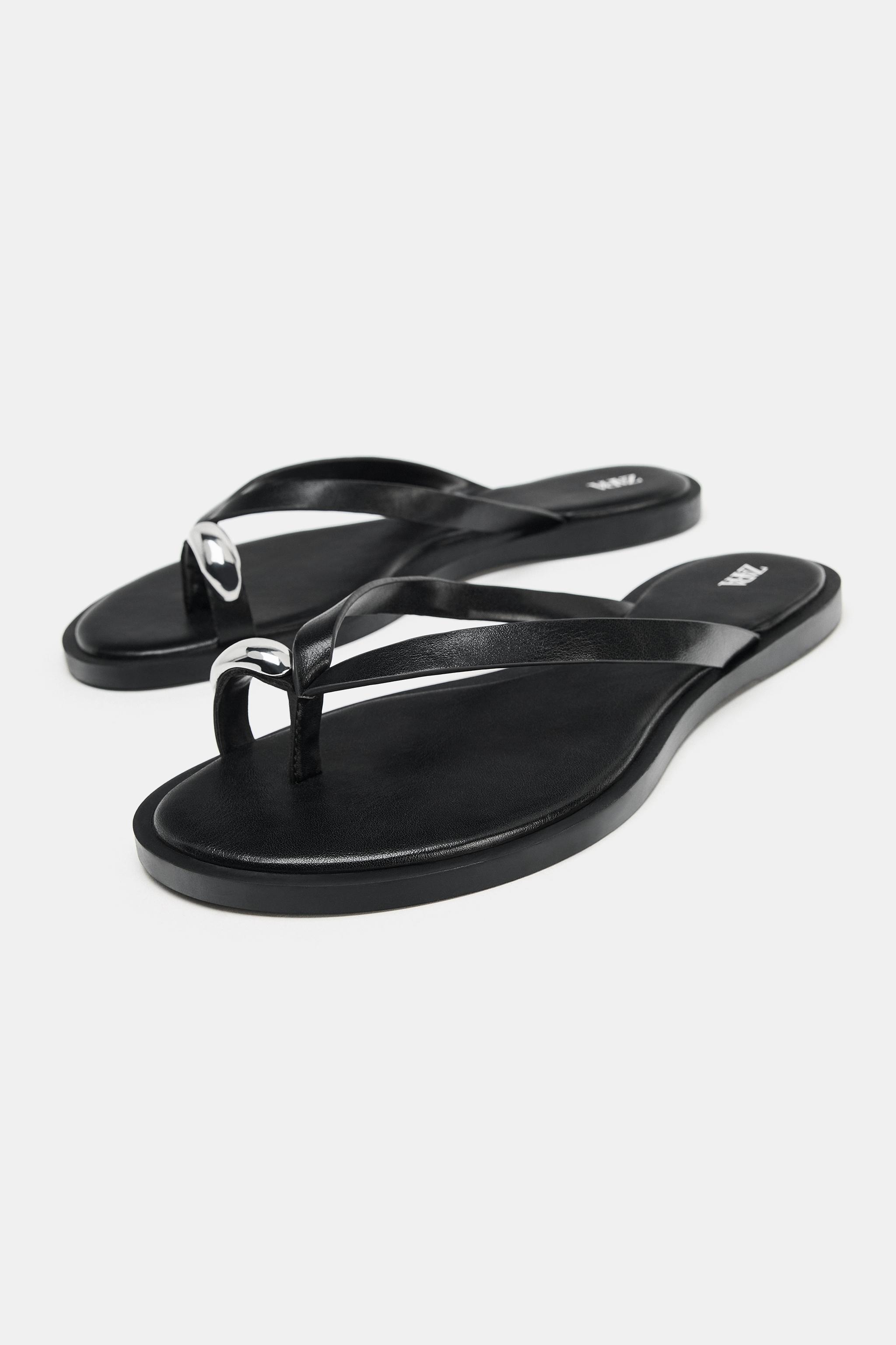 FLAT SANDALS WITH METALLIC DETAIL
