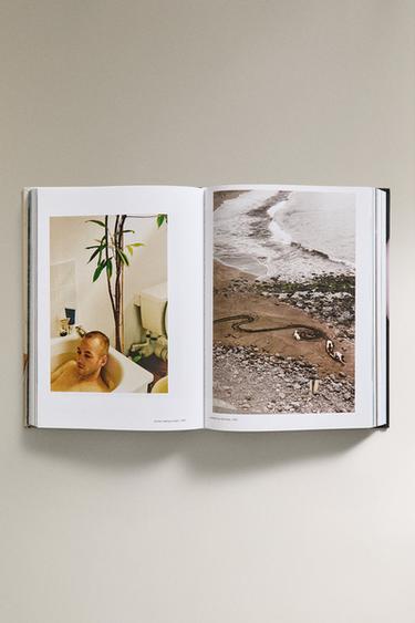 LIVRE WOLFGANG TILLMANS FOUR BOOKS - Noir de Zara - Image 2