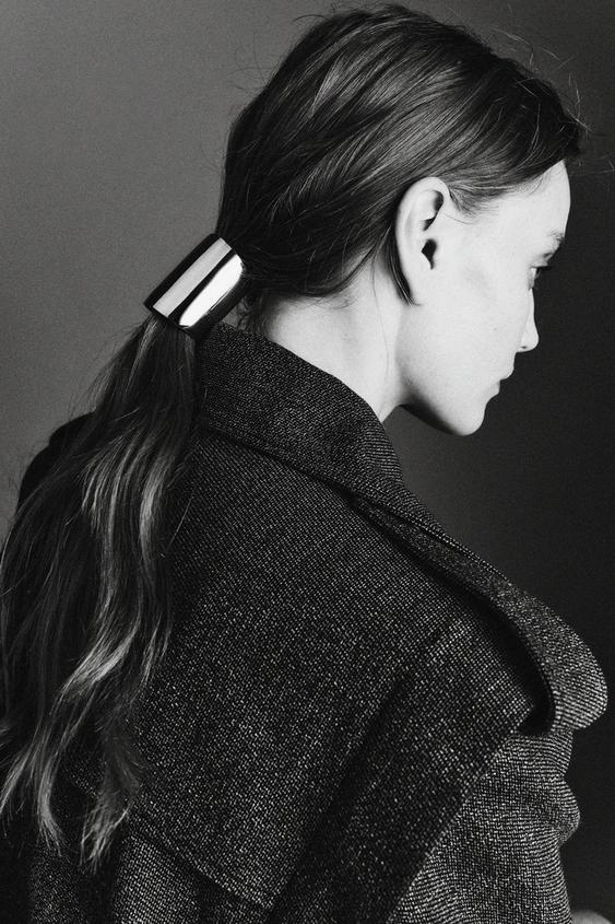 METAL TUBE SCRUNCHIE - Golden de Zara - Imagen 0