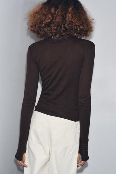 T-SHIRT COL CHEMINÉE SLIM - Chocolat de Zara - Image 2